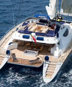 Catamaran Hutiane for charter with Ocean5