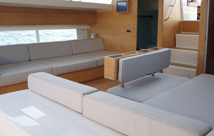 Salon on sailyacht Luce Guida for charter at Ocean5 yachts